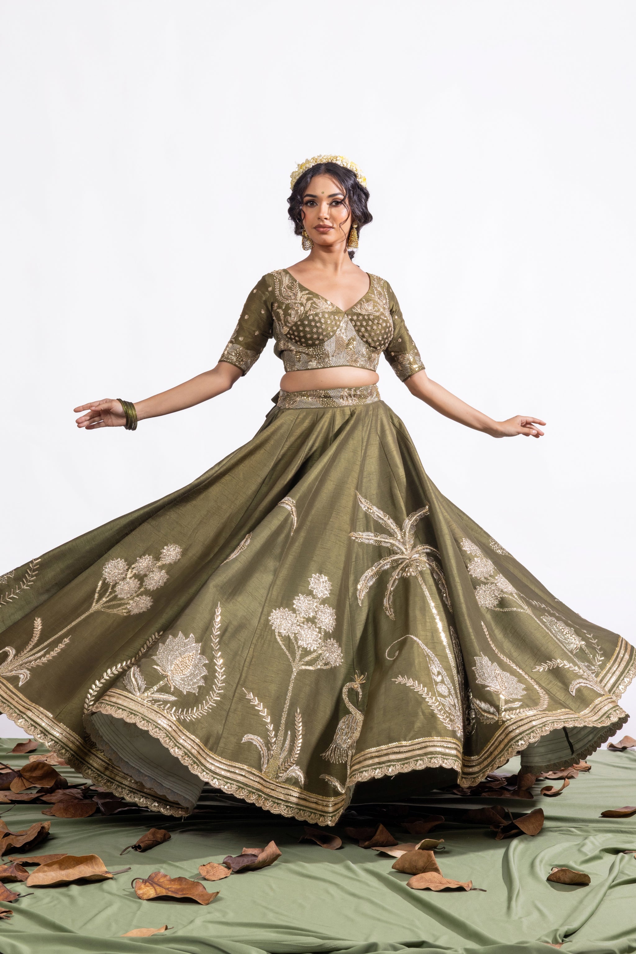 The Chaand Se Baatein Lehenga Set Sitarah