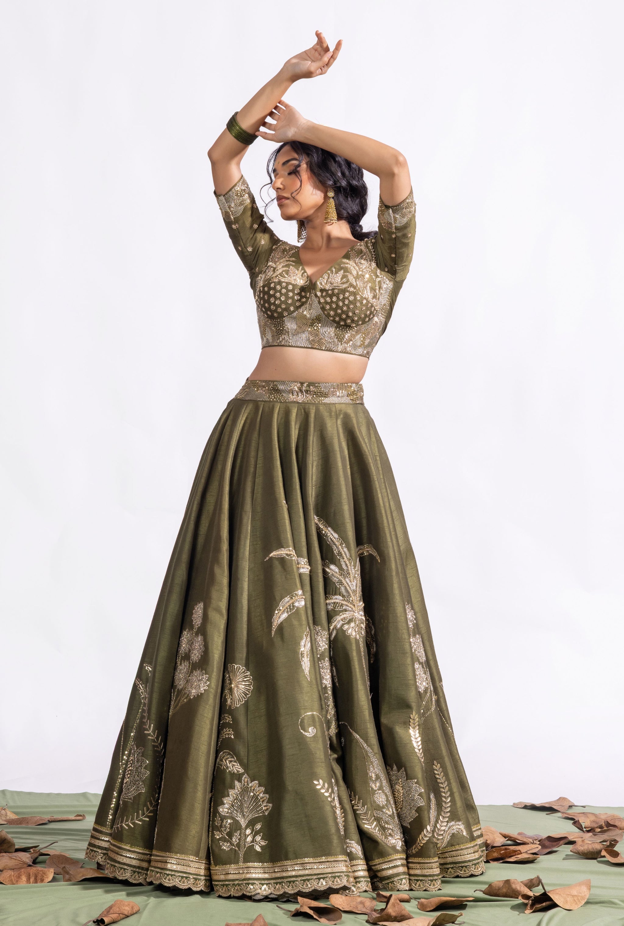 The Chaand Se Baatein Lehenga Set Sitarah