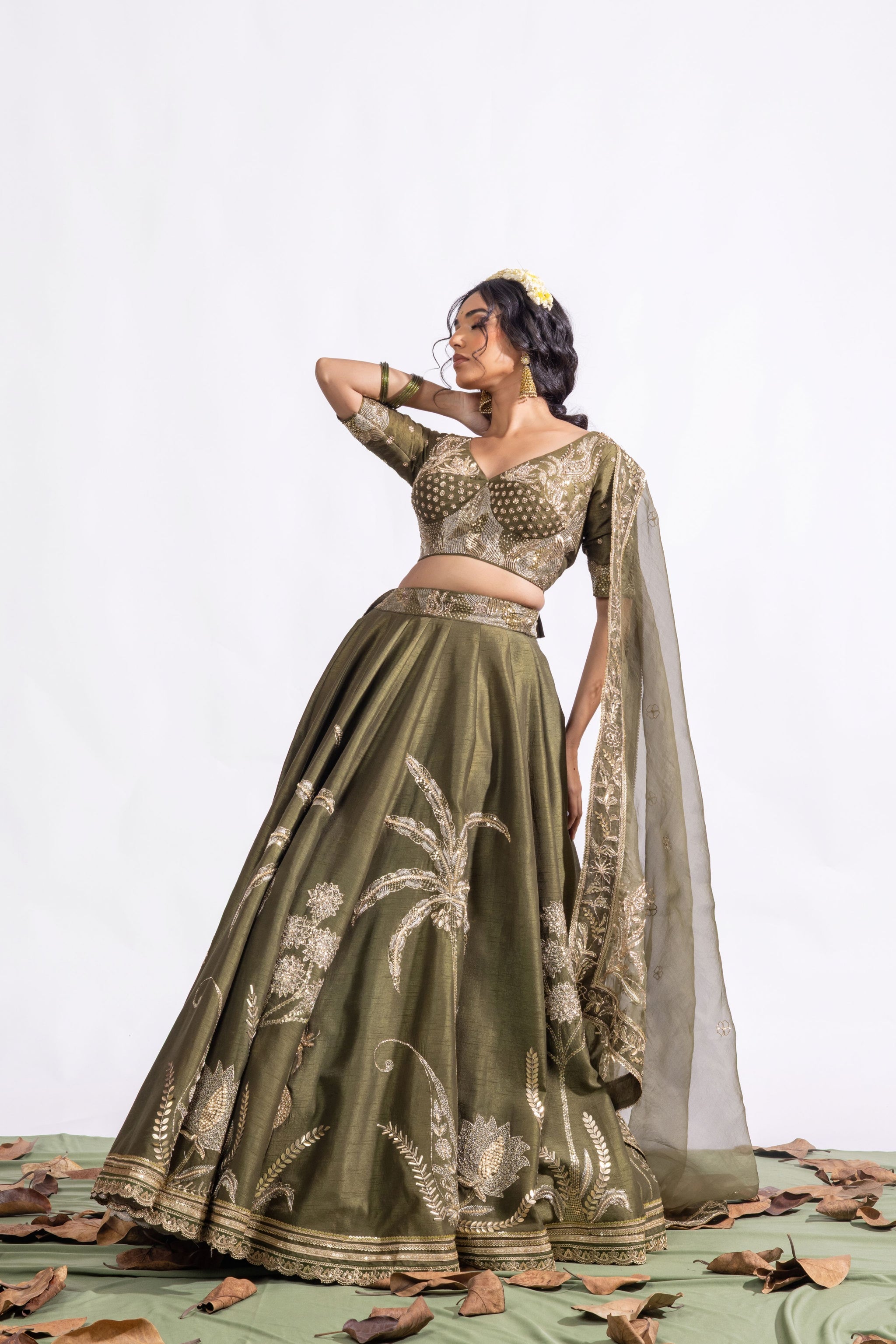 The Chaand Se Baatein Lehenga Set Sitarah
