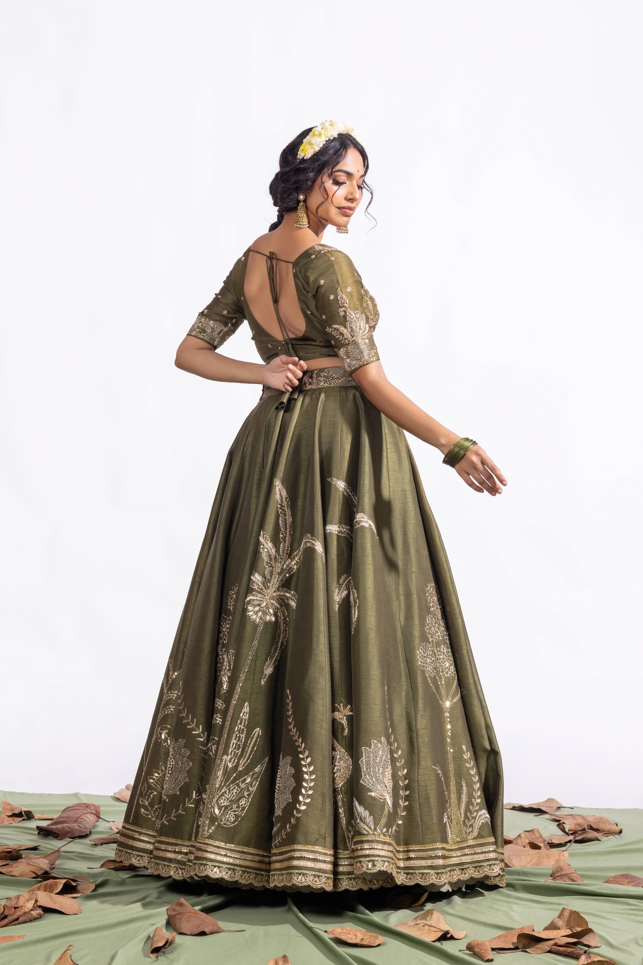 The Chaand Se Baatein Lehenga Set Sitarah