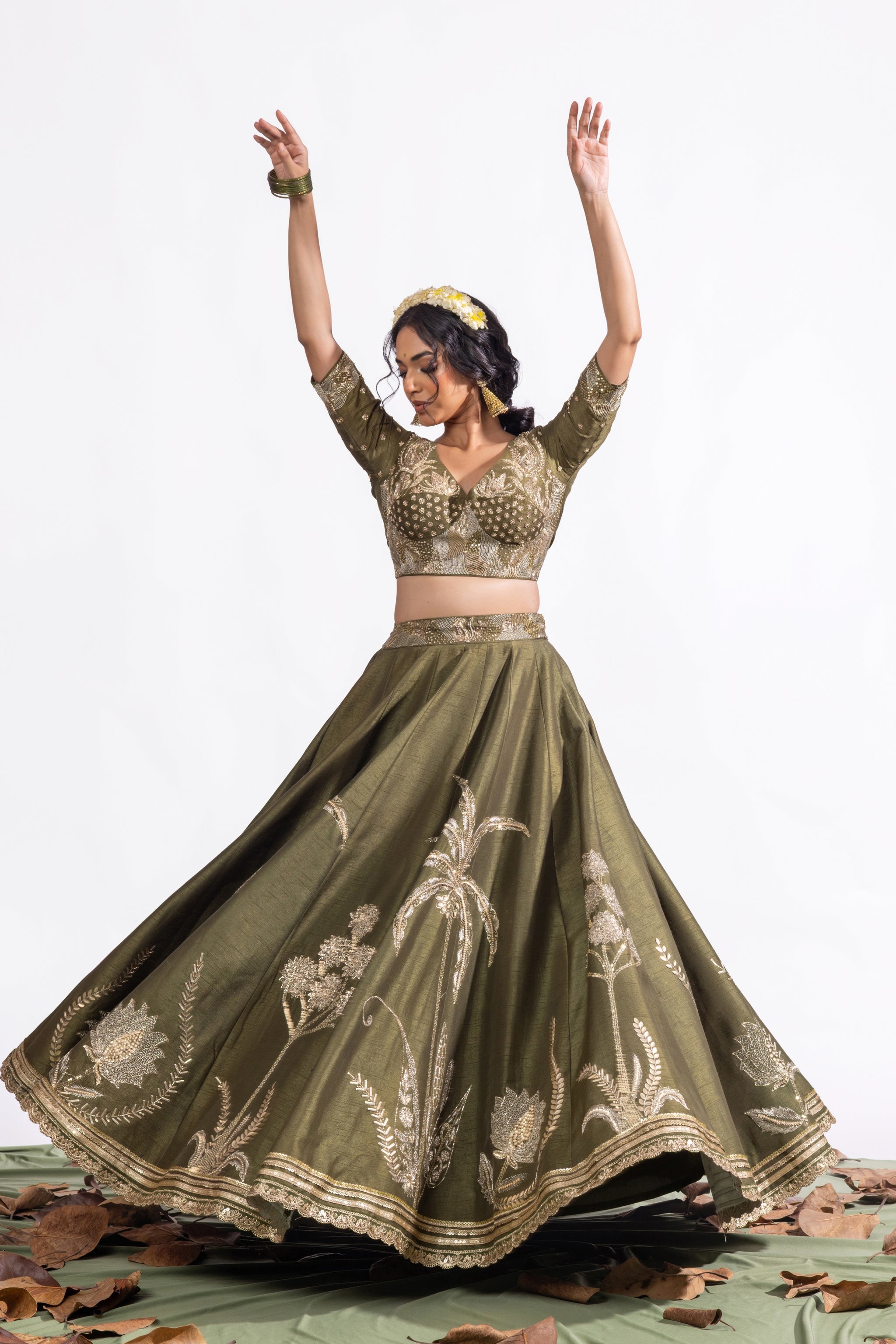 The Chaand Se Baatein Lehenga Set Sitarah