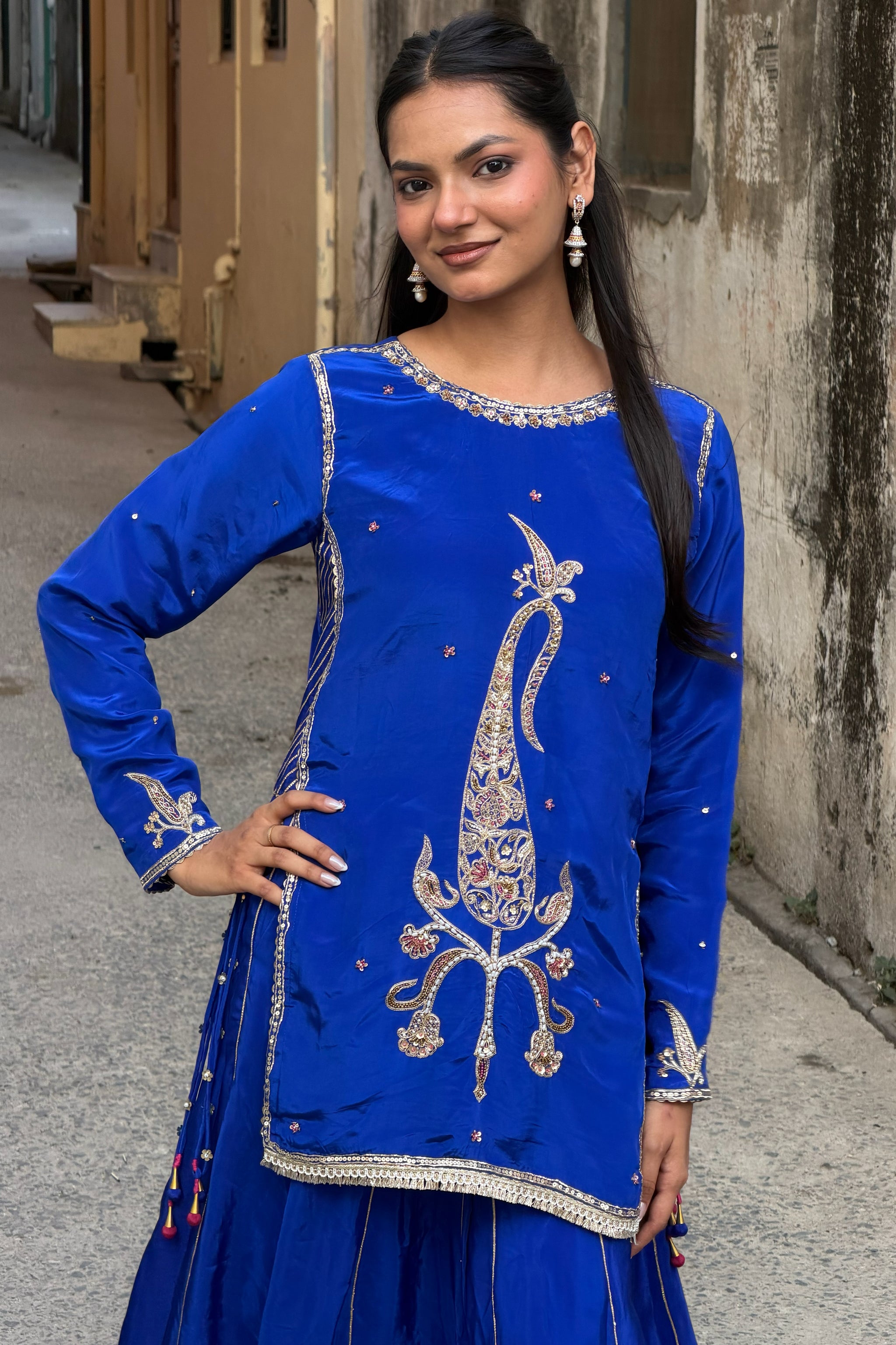 Boota Kurti & Sharara Set - Aari