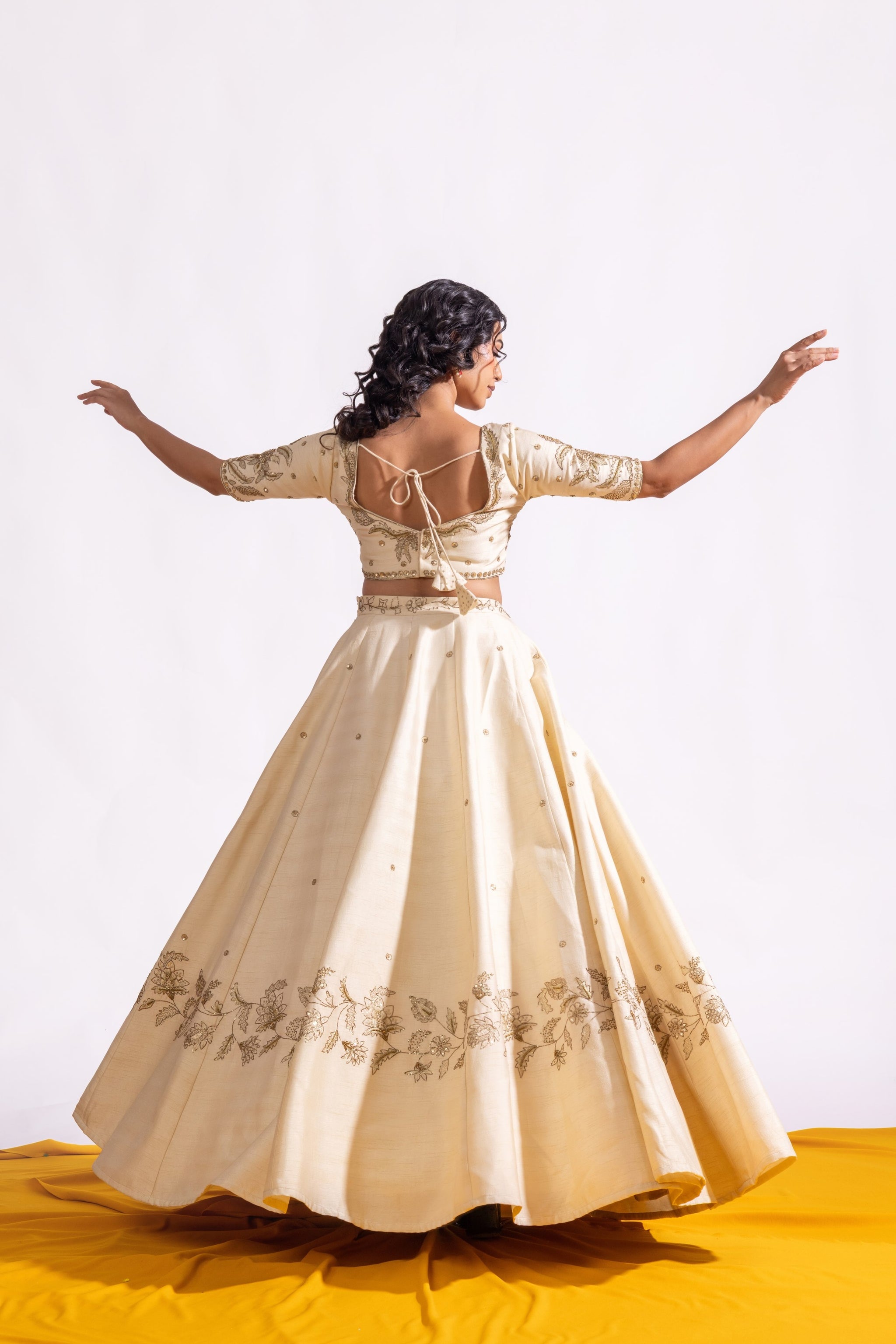 The Sitaron ke Beech Lehenga Set Sitarah