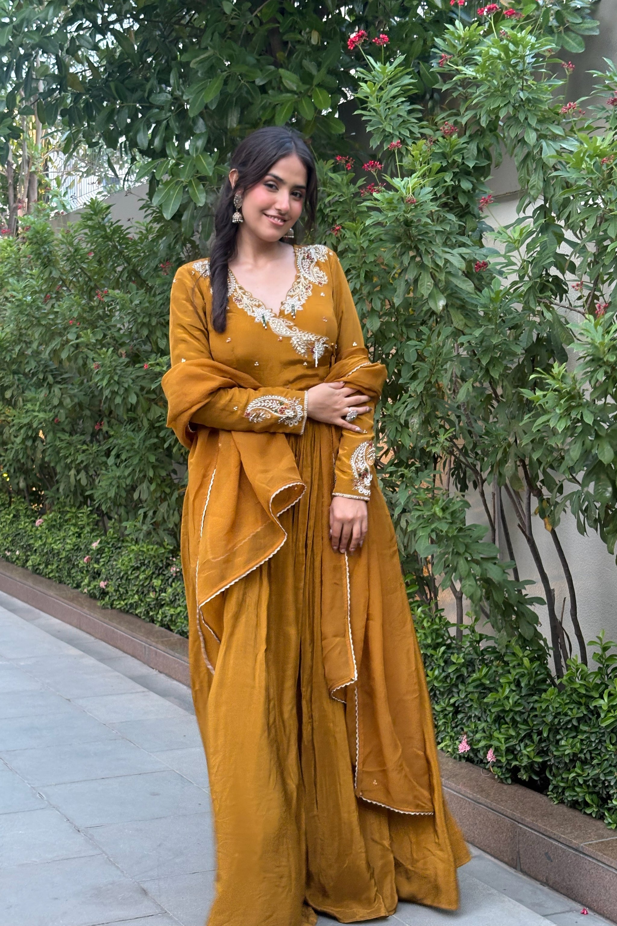 Virsa Anarkali Set - Aari