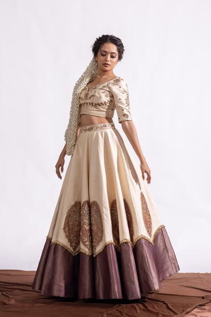 The Chand Ka Noor Lehenga Set Sitarah