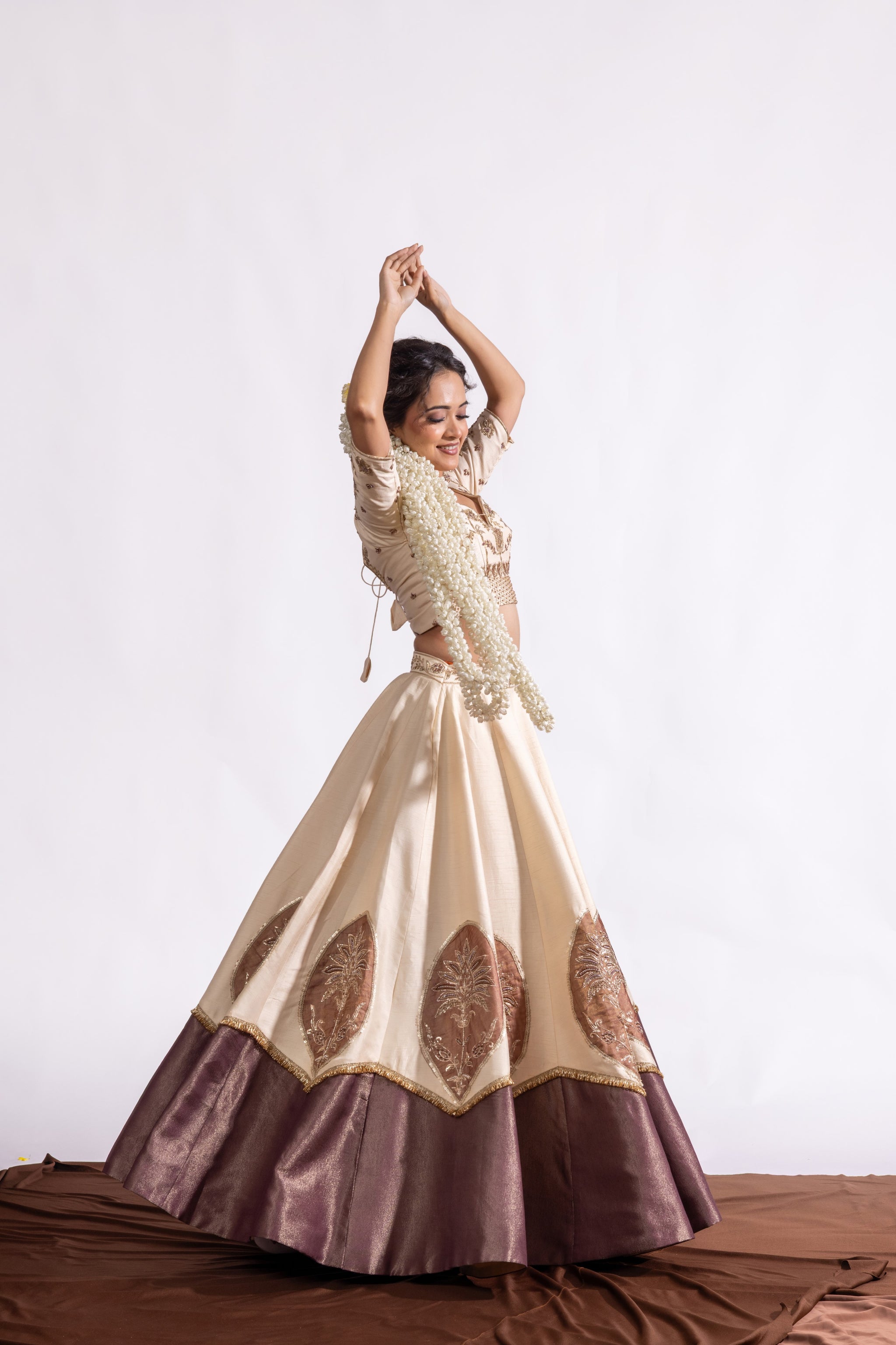 The Chand Ka Noor Lehenga Set Sitarah
