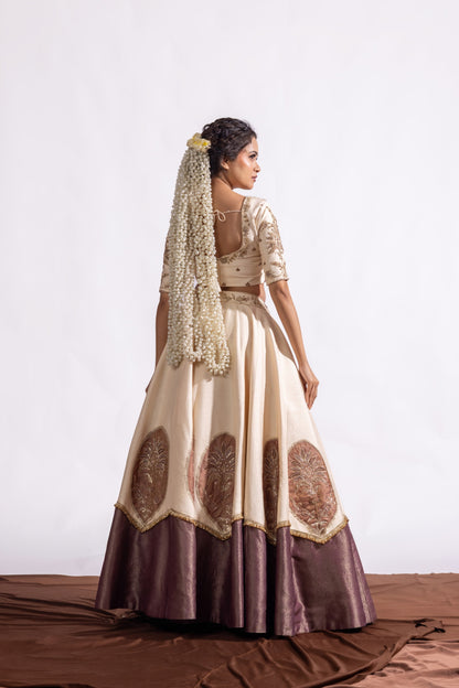 The Chand Ka Noor Lehenga Set Sitarah